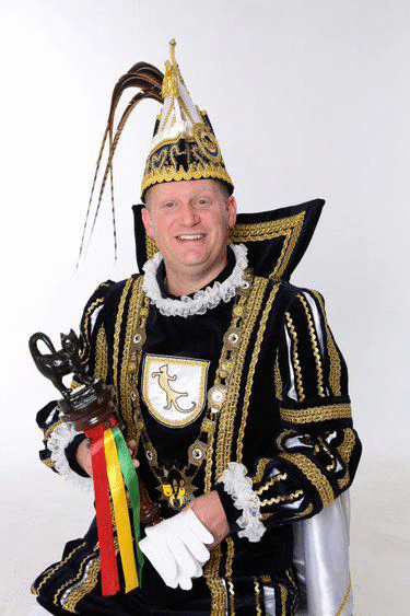 1. Jubiläumsprinz Max I Schrader von der Karnevalsvereinigung ‚ De Katers‘ freut sich auf die Karnevalsveranstaltungen.